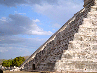 pyramida_v_chichen_itza.gif