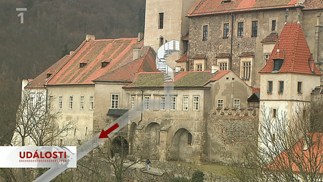 schodiste_v_prochodite_vezi.gif