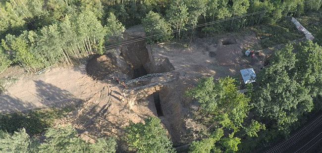 vykop_cislo_3-celkovy_zaber_z_dronu.gif